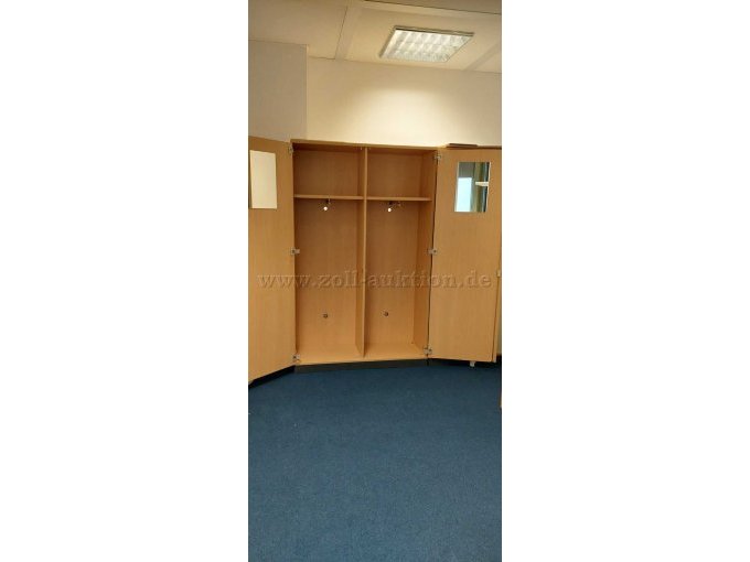 Garderobenschrank offen