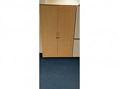 Garderobenschrank zu