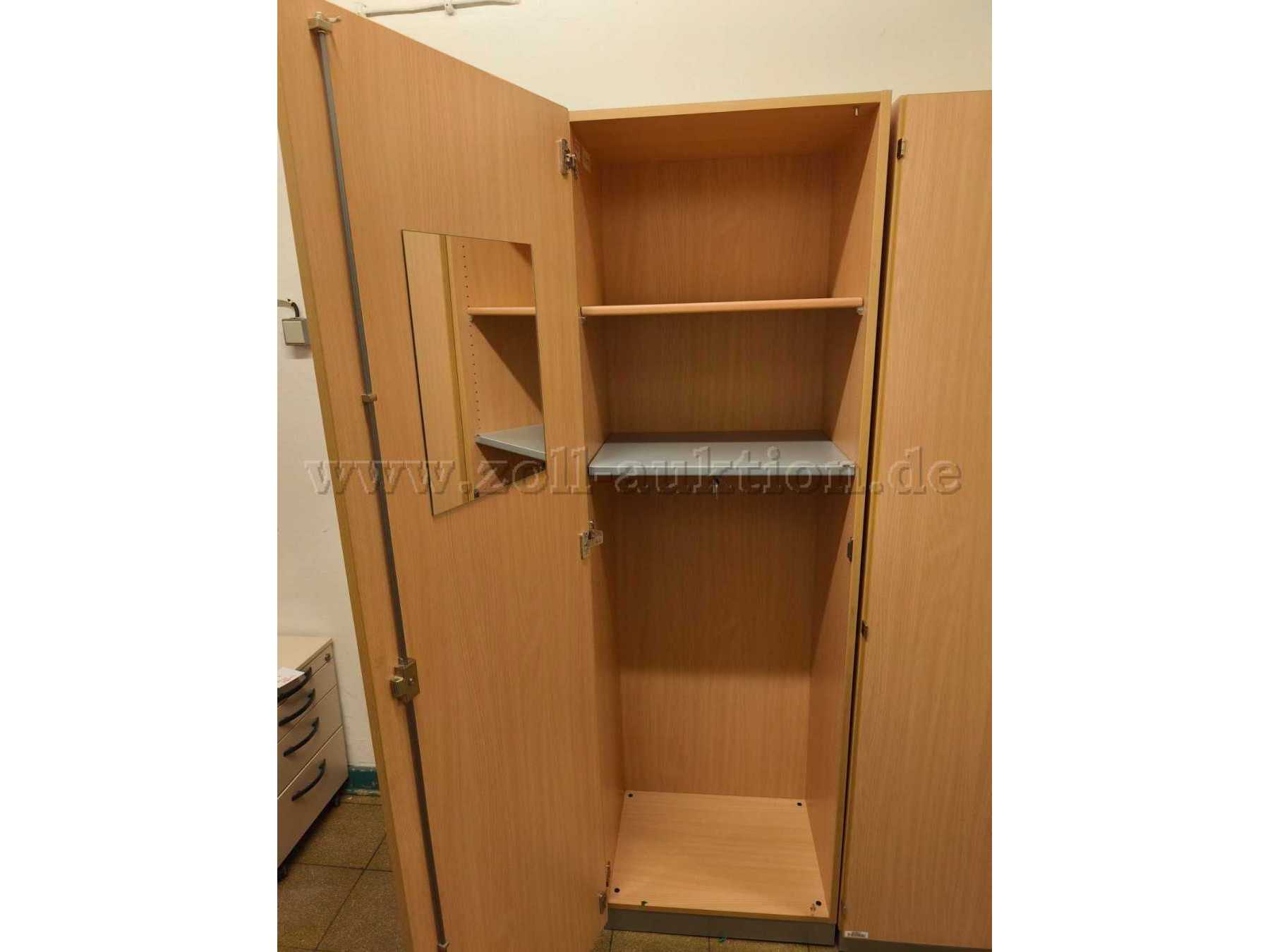 Garderobenschrank offen