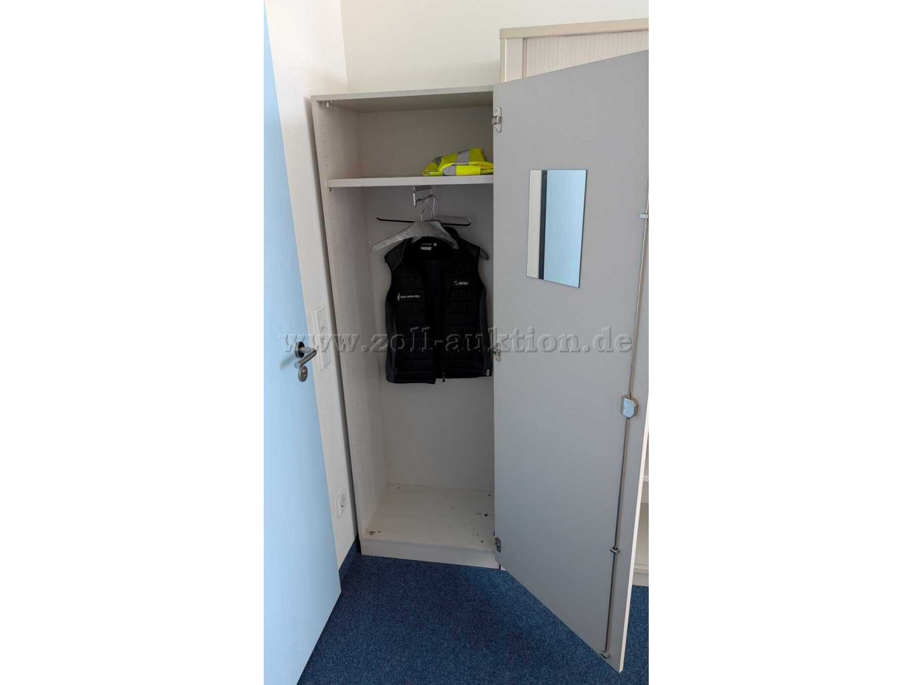 Schrank geöffnet