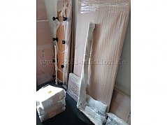 Verpackter Garderobenschrank