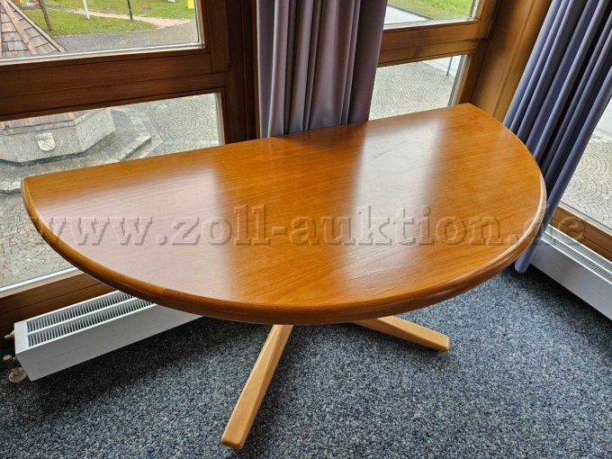 Tisch halbrund