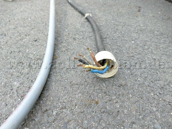 Stromanschluss, kein Stecker vorhanden