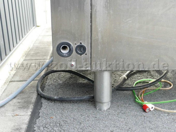 Der Schlauch vom Wasserablauf ist abgetrennt/abgeschnitten