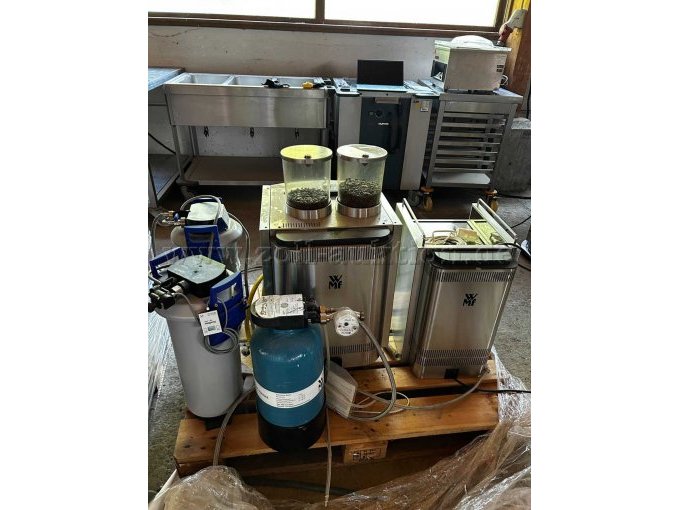 Rückansicht Kaffeemaschine, Filter, Tassenwäermer