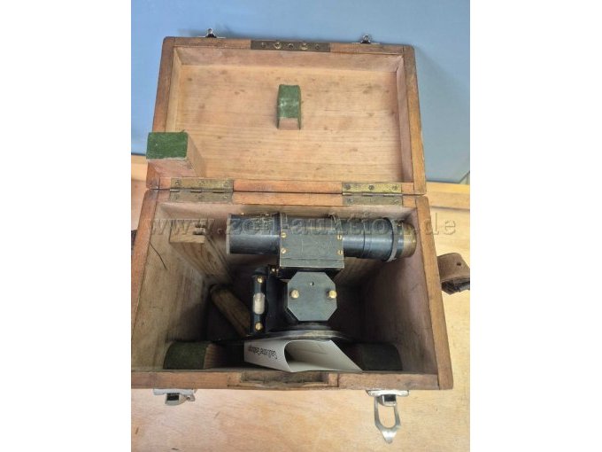Transportbox mit Gauß´schem Gradbogen.