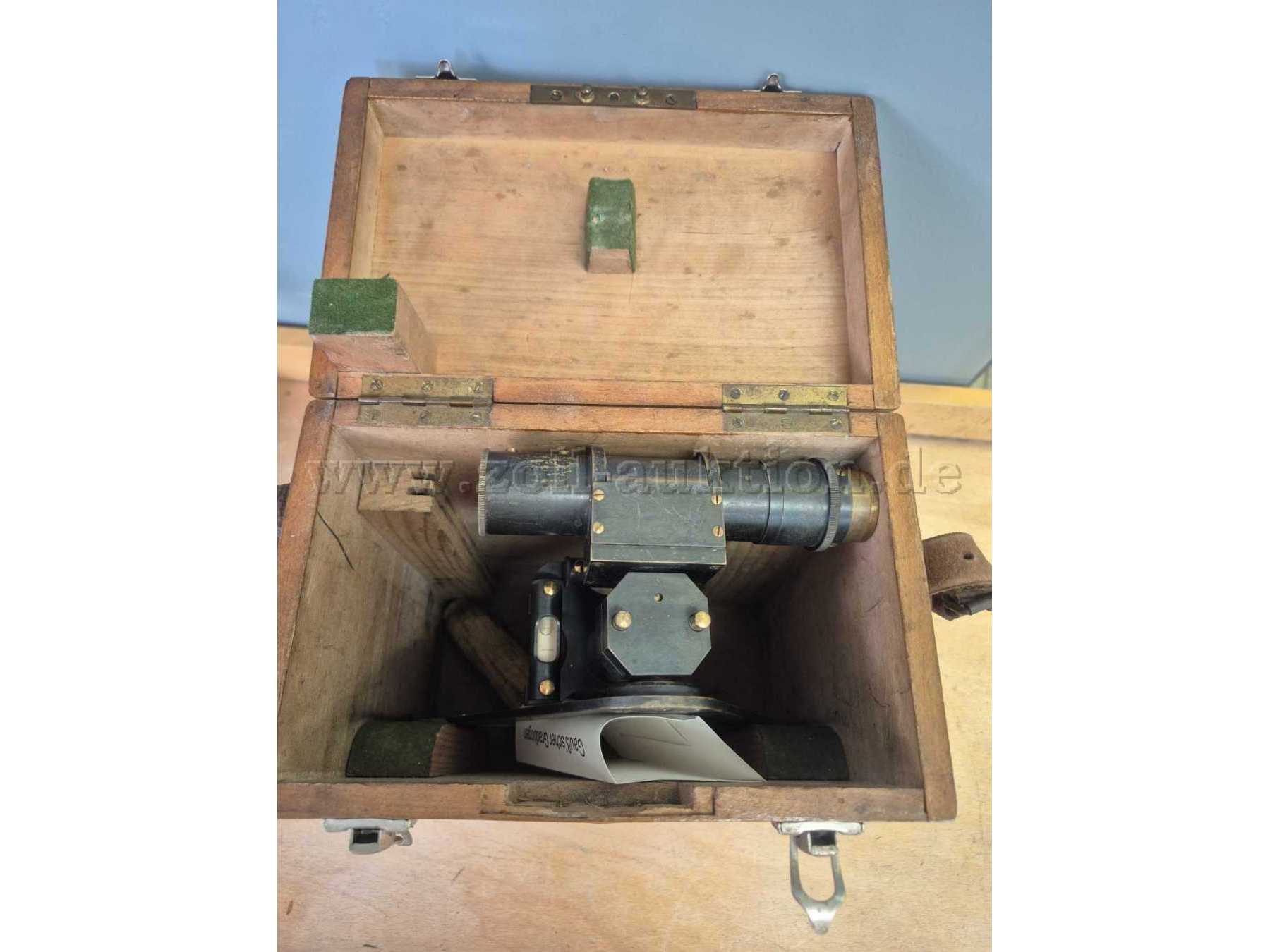 Transportbox mit Gauß´schem Gradbogen.
