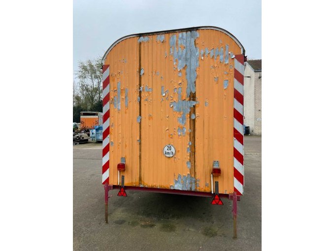 Hinten