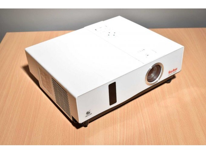 Geha compact 330WX Beamer
Ansicht von vorne