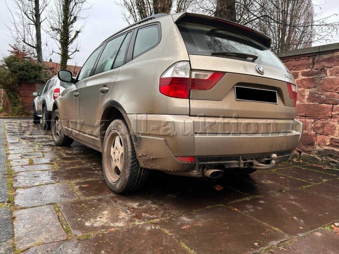 hinten (Fahrerseite)