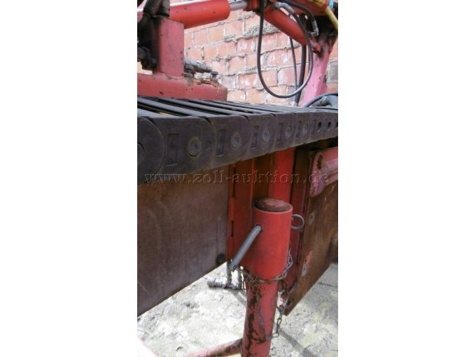 Detailansicht der Energieführungskette (Schleppkette) Gerät 1 (rot)