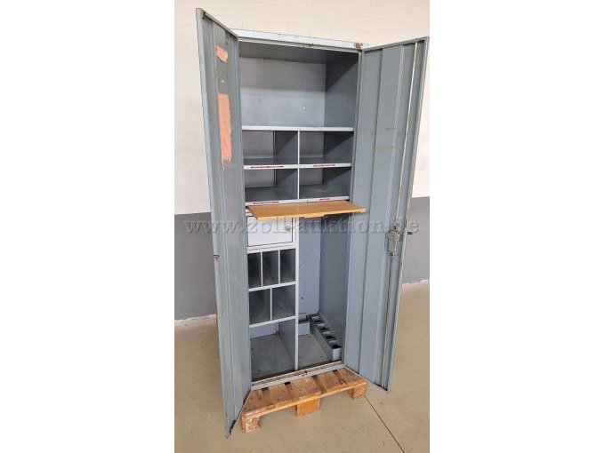 Schrank geöffnet