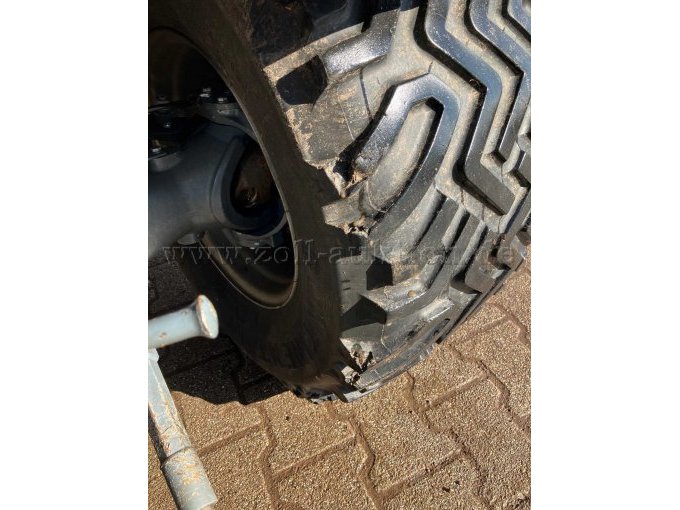 Aebi TT240 Ansicht Mangel Reifen hinten rechts