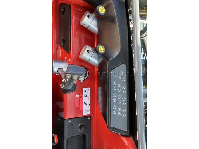 Aebi TT240 Ansicht Kabine Bedienfeld