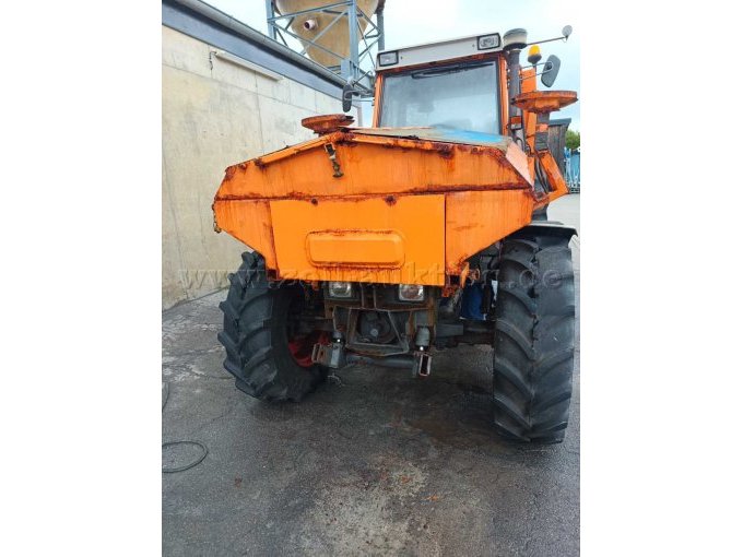 Fendt GT 380 mit Streueinrichtung