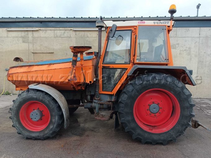 Fendt GT 380 mit Streueinrichtung