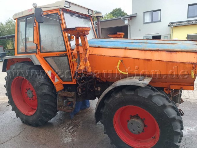 Fendt GT 380 mit Streueinrichtung