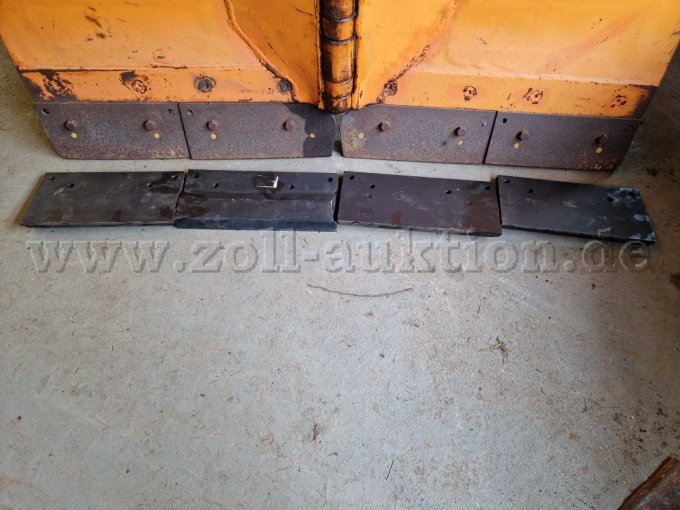 Schneepflug mit Ersatzschiene