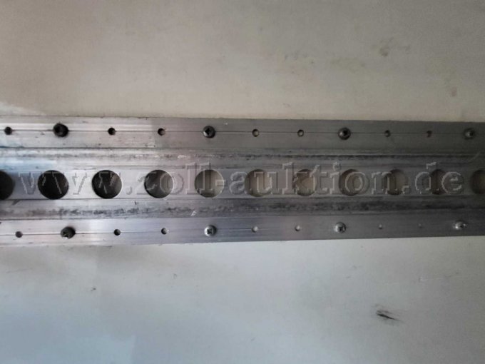 Innenseite der Ladebordwand; Nutzung: Ladungssicherung