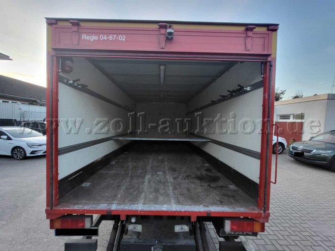 Ladefläche des LKW´s; leichte Gebrauchsspuren durch Nutzung; Ladefläche wurde nicht gereinigt