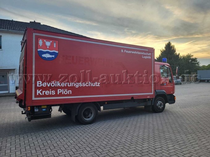 äußere rechte Seite des LKW´s; Beschriftung zu sehen; keine auffälligen Mängel