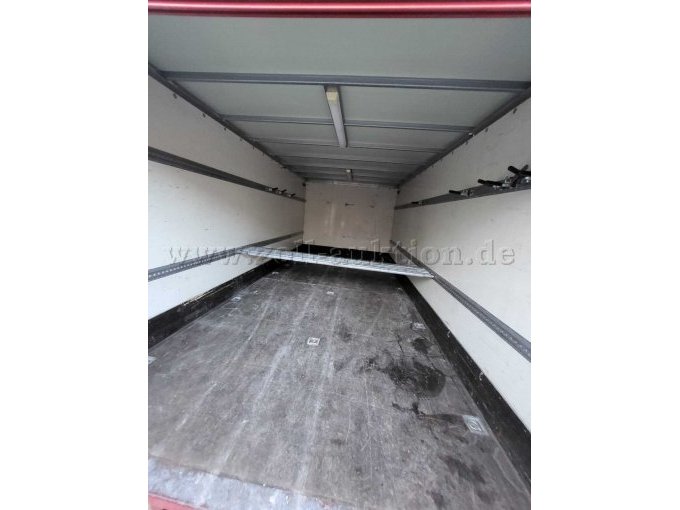 Ladefläche des LKW´s; leichte Gebrauchsspuren durch Nutzung; Ladefläche wurde nicht gereinigt