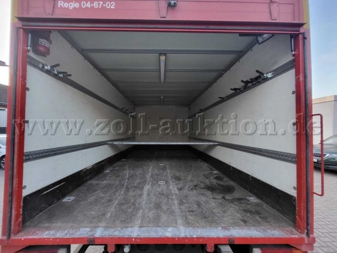 Ladefläche des LKW´s; leichte Gebrauchsspuren durch Nutzung; Ladefläche wurde nicht gereinigt