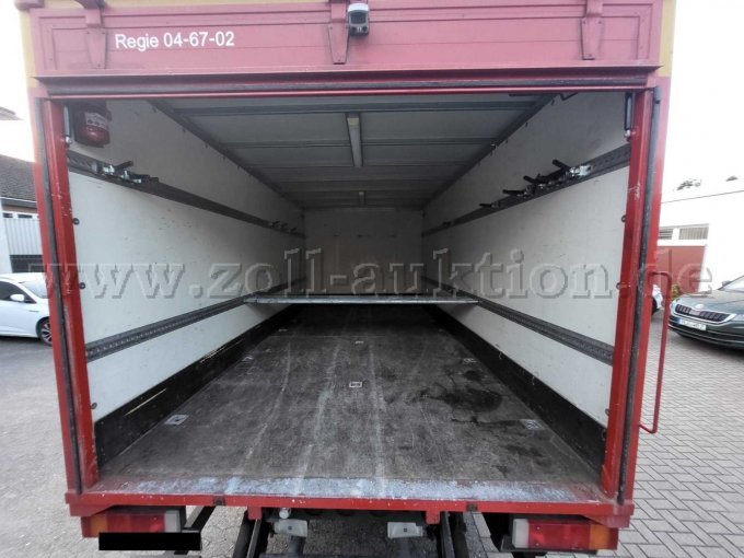 Ladefläche des LKW´s; leichte Gebrauchsspuren durch Nutzung; Ladefläche wurde nicht gereinigt