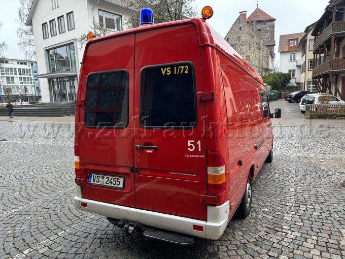 Schräg hinten rechts