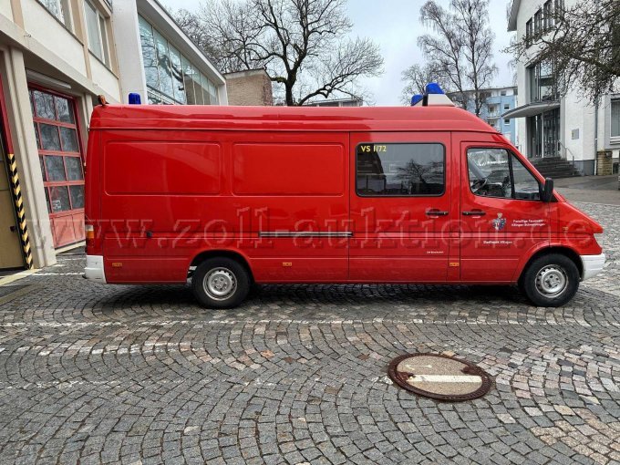Seitlich rechts