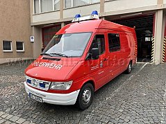 Schräg vorne links
