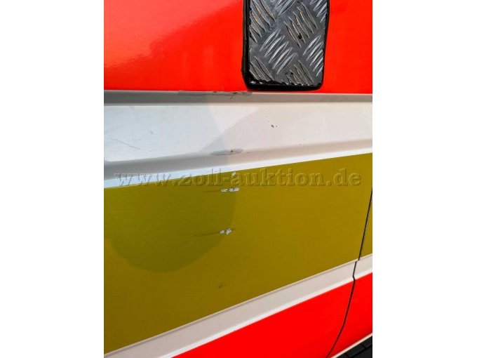 Kratzer Folierung & Ausbauspuren