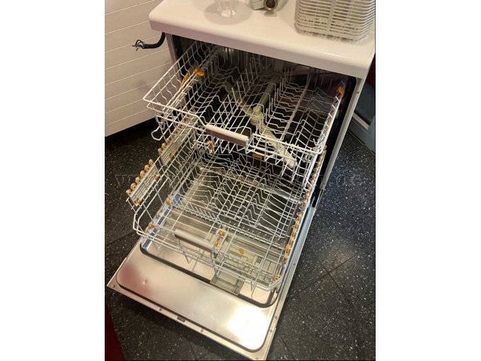 1 vaatwasser MIELE Professional PG 8130 (tweedehands) – foto 5 – kavel bij Zoll-Auktion, Mönchengladbach