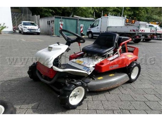 Ansicht vorne rechts. Zur Vertesigerung steht nur der beschriebene Gestrüppaufsitzmäher!