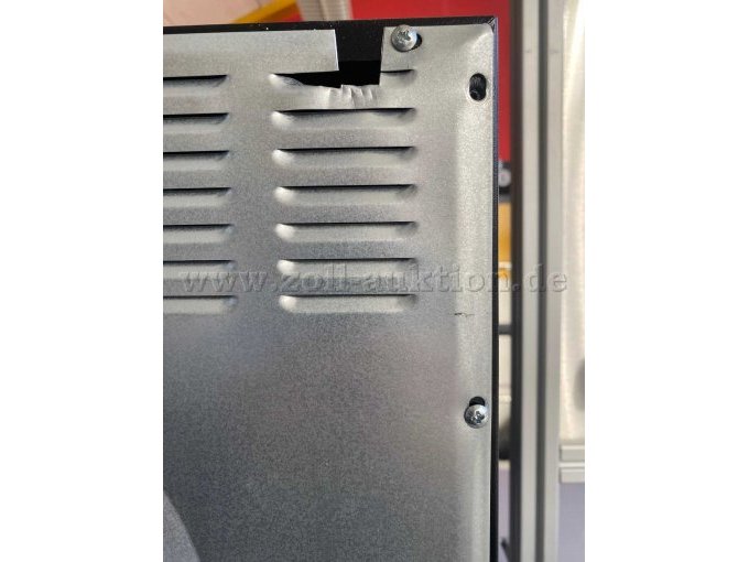 Hinteres Abdeckblech Detail: Aussparung für ehemalige Kabeldurchführung