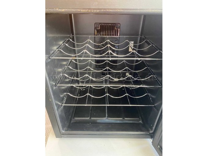 Innenansicht mit drei Ablagekörben