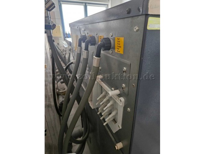 Maschine von hinten (diverse Anschlüsse)