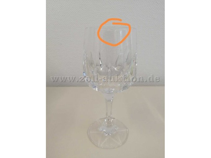 Weingläser; Abplatzer am Rand