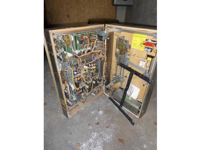 Automat geöffnet, mit Halterung