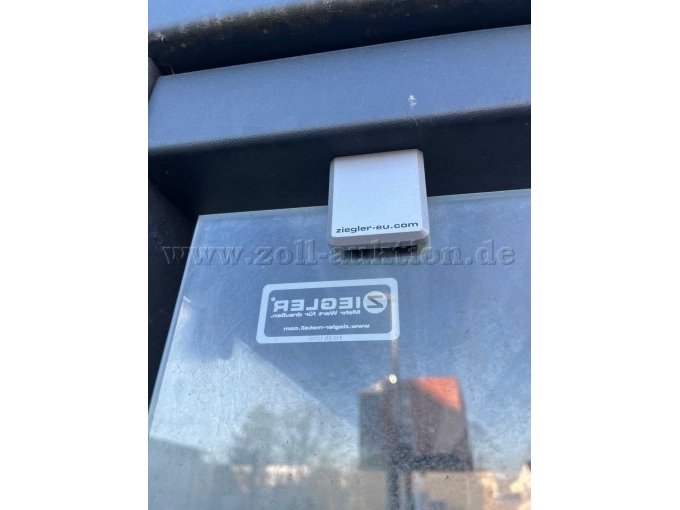 Glashalter und Typenschild