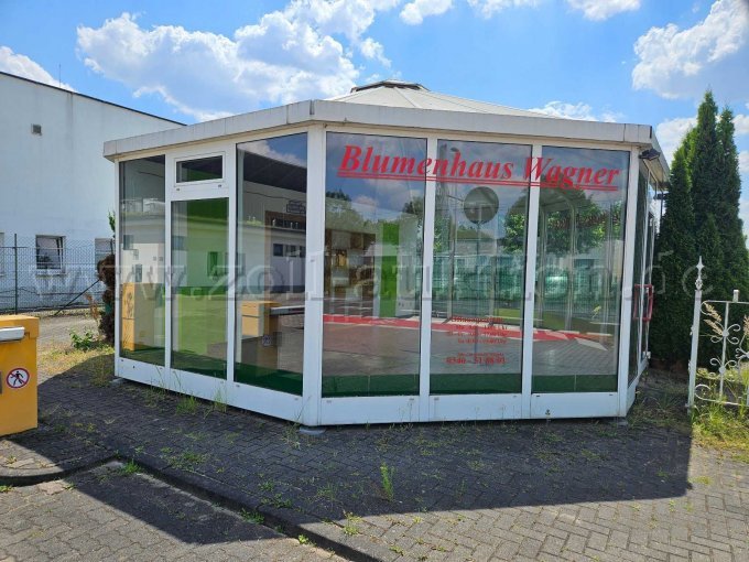 Pavillion von der Seite