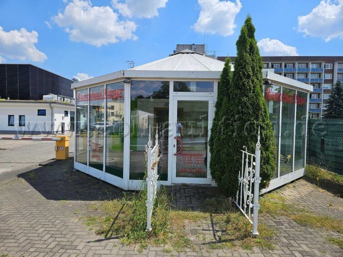 Pavillion von vorne