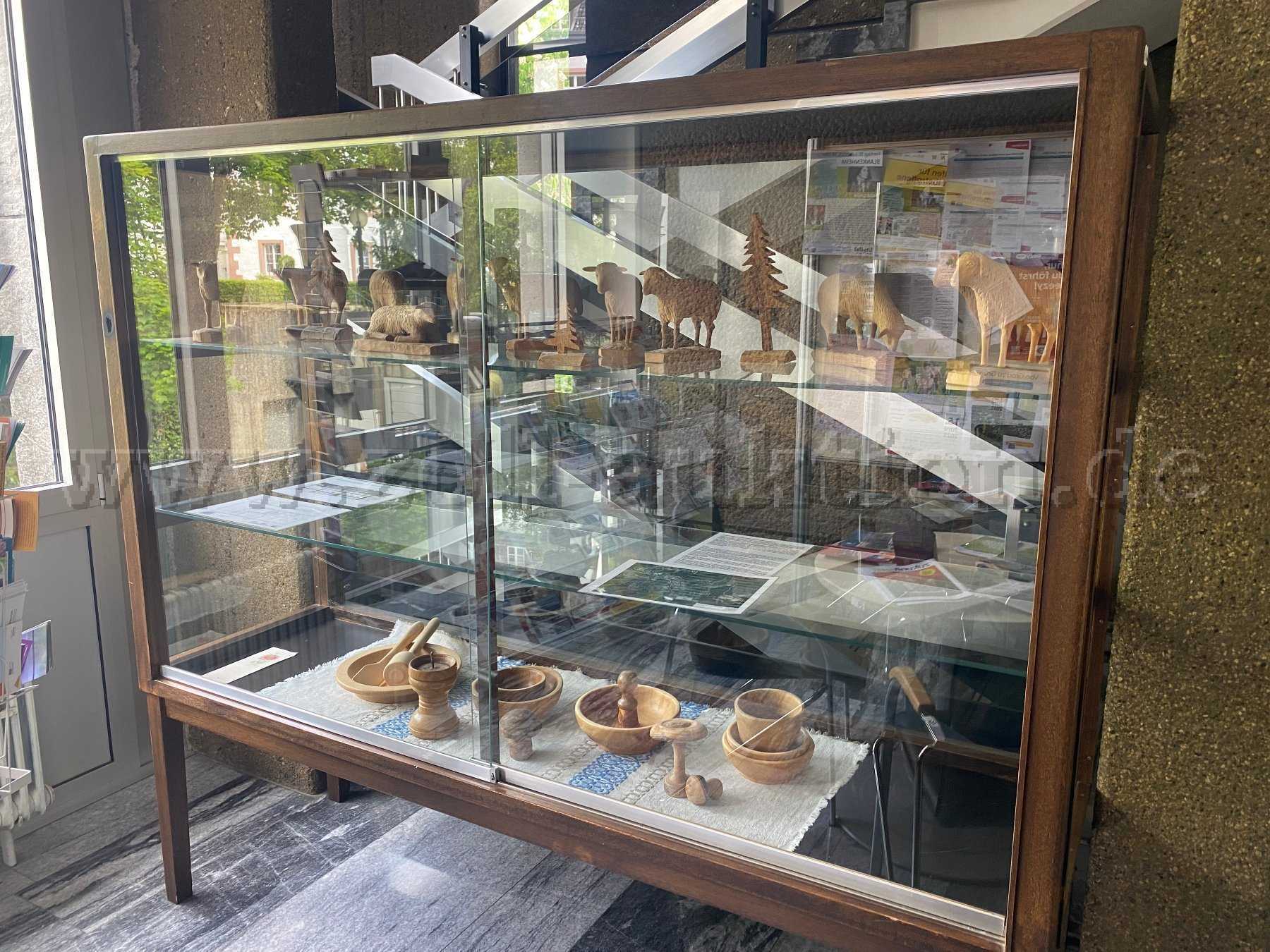 Vitrine von vorne