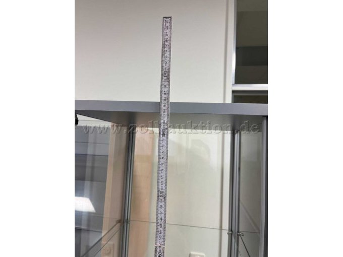 Höhe Vitrine
