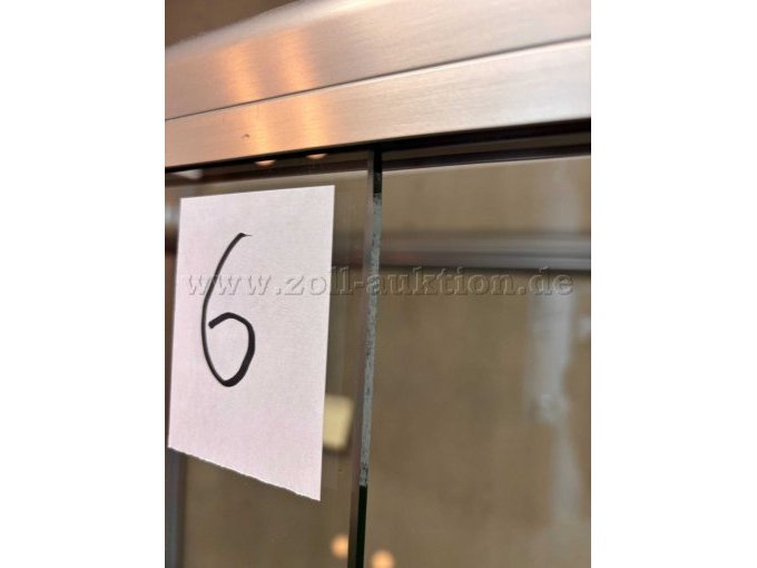 Beschädigung ganz oben am Glas