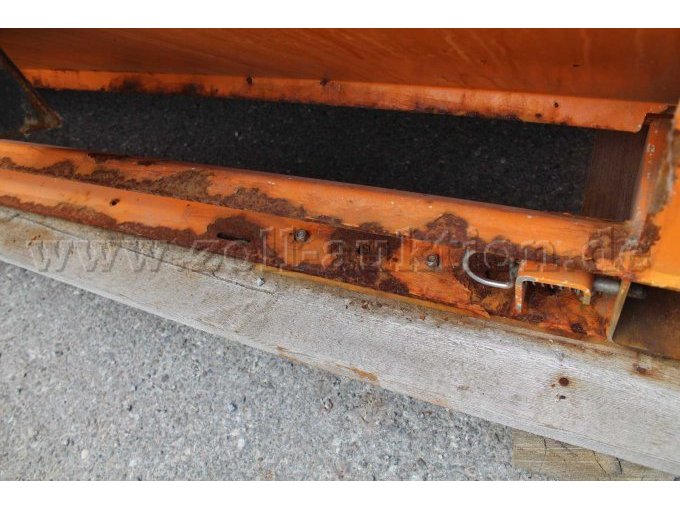 Rost links hinten unten