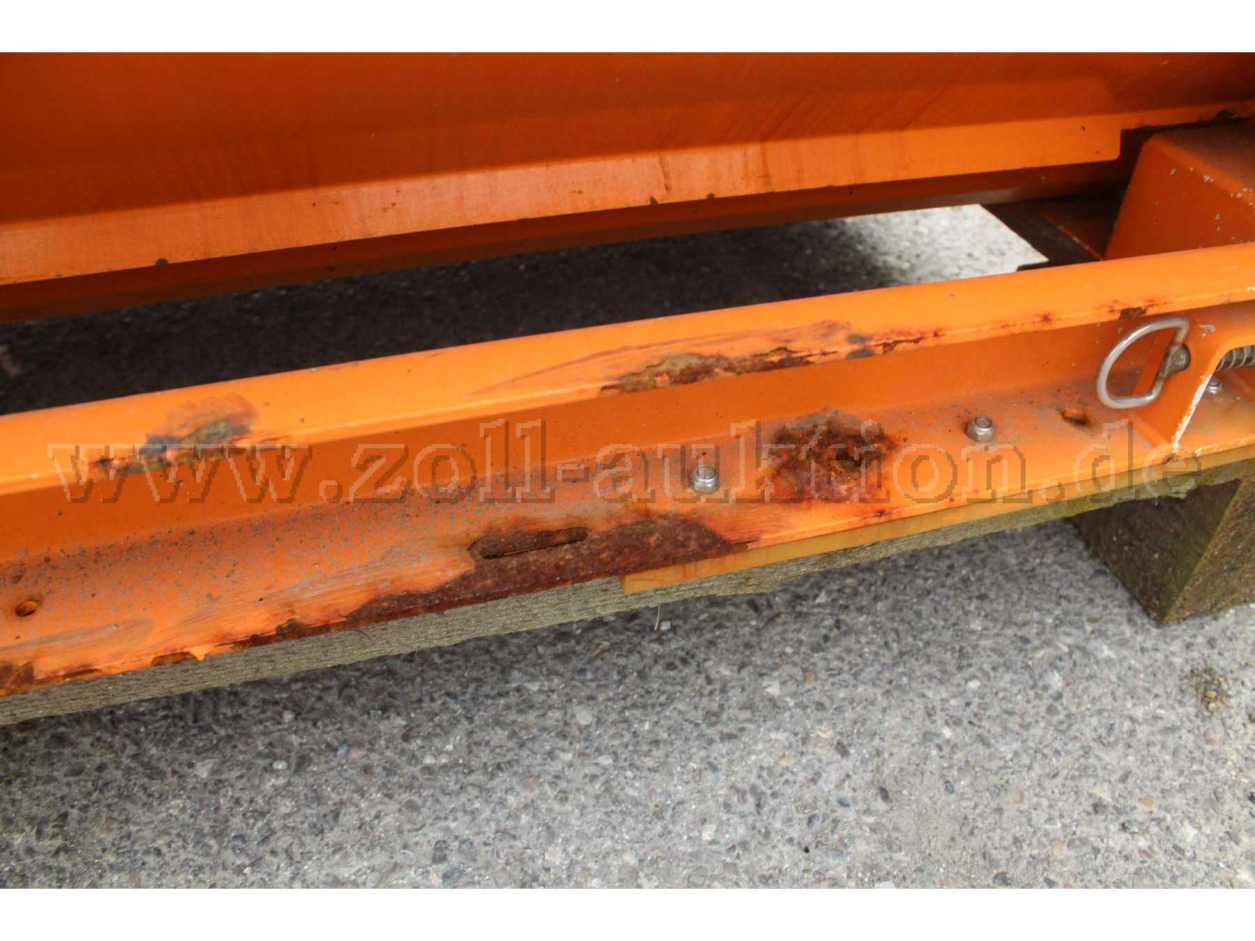Rost rechts vorne unten