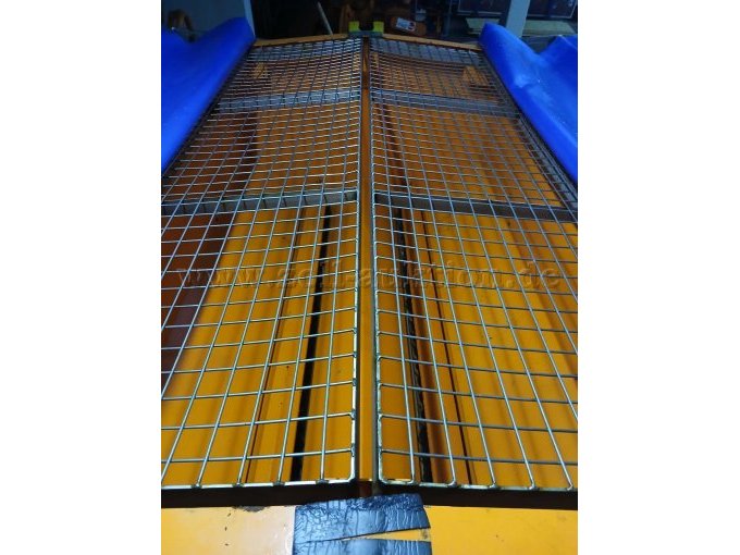 Gitter Streugutbehälter