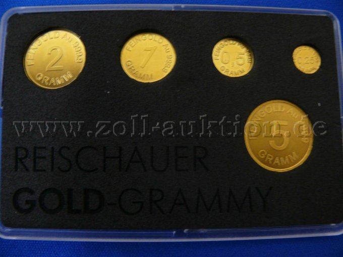 Blick auf die Gold-Grammy in der Kunststoffbox