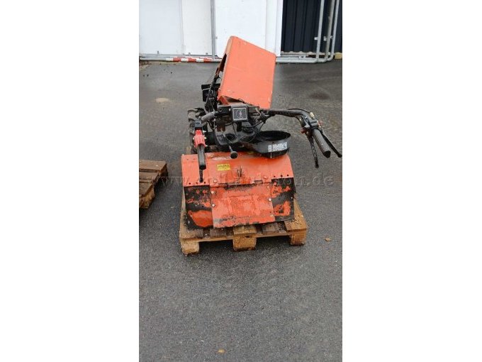 3 Umkehrfräse am Geräteträger montiert